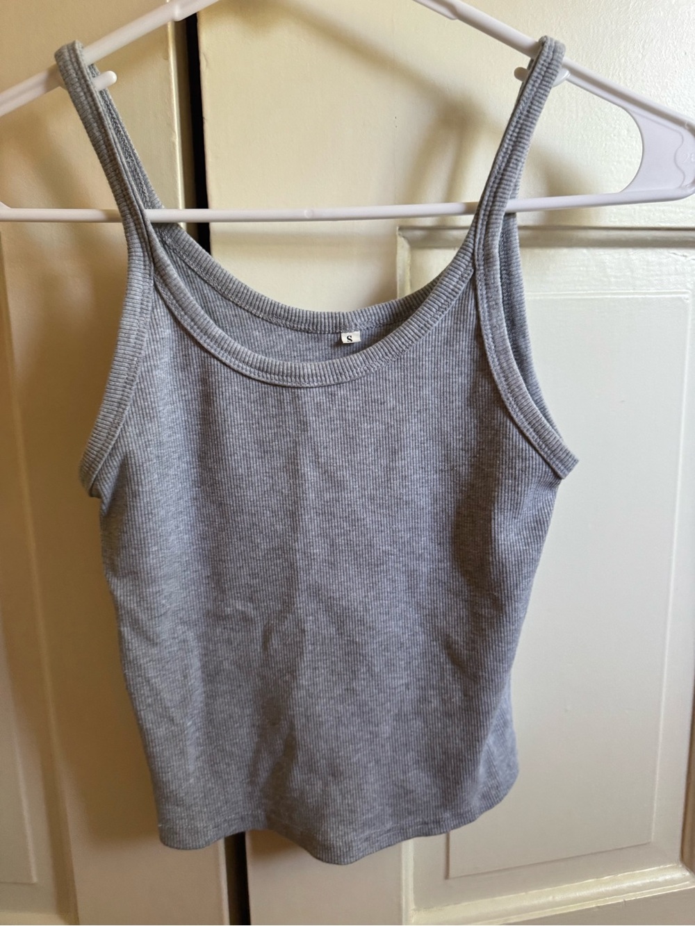 Grey ribbed crop tank top! Size small.